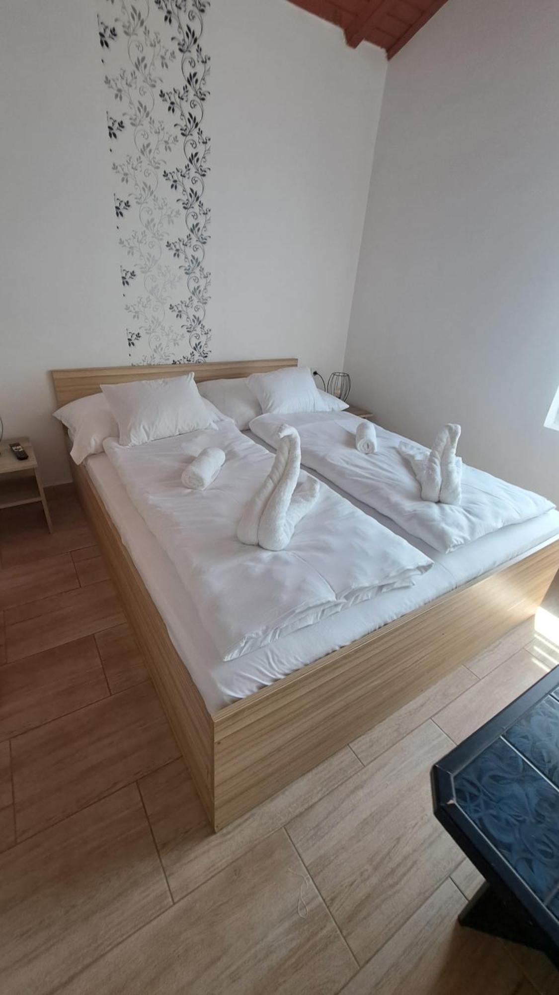 Marabella Apartmanok Hajduszoboszlo Exterior foto